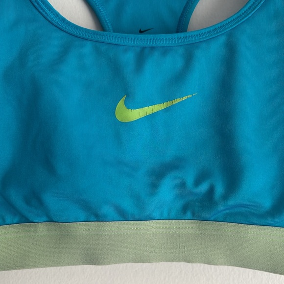 nike sports bra - Picture 2 of 2